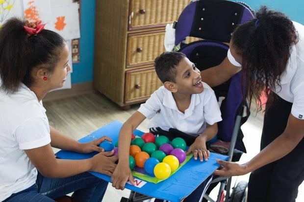La rehabilitación de niños y niñas con parálisis cerebral es una prioridad de la Fundación Nido para Ángeles.