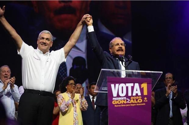 El presidente Medina da su apoyo público al precandidato Castillo