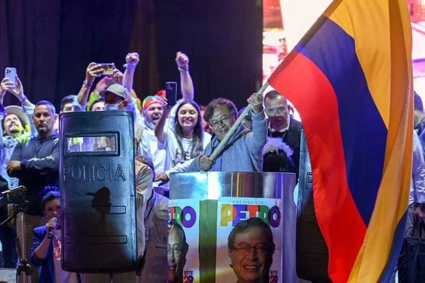 BOGOTÁ. El candidato presidencial Gustavo Petro lidera las intenciones de voto en Colombia. El aspirante a la presidencia cerró este domingo su campaña presidencial en la capital colombiana.