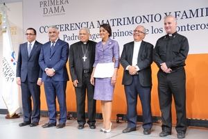 Despacho Primera Dama auspicia conferencia del padre Ángel Espinosa de los Monteros