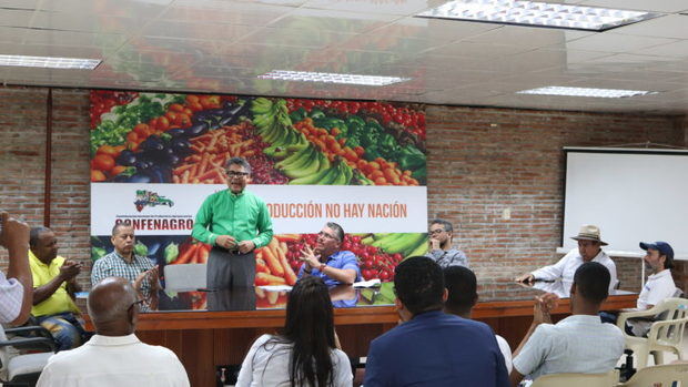 Carlos Peña dice no habrá progreso en el campo mientras cartel de importaciones dirija política agropecuaria