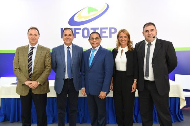 Rafael Ovalles, director de Infotep acompañado de Jorge Arévalo, Nikolas Sagarzazu, Jon Labaka y María José Barriola.