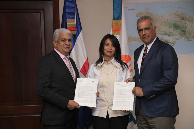 Instituto Nacional de Tránsito y Transporte Terrestre (INTRANT), la Red Nacional de Transporte Terrestre (RNTT) y la Federación Nacional de Transporte Dominicano (Fenatrado), firmaron un acuerdo.