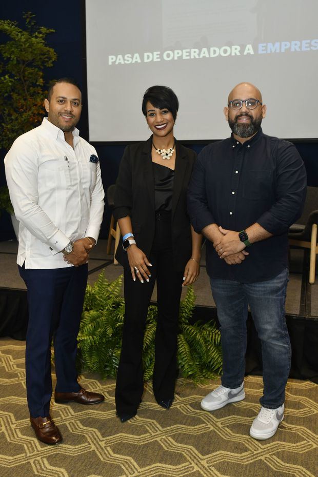 Jhonatan Burgos, Johanna Pacheo y Carlos Miranda.