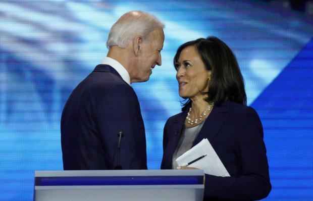 JEl electo presidente de Estados Unidos, Joe Biden junto a la electa vicepresidente,  Kamala Harris.