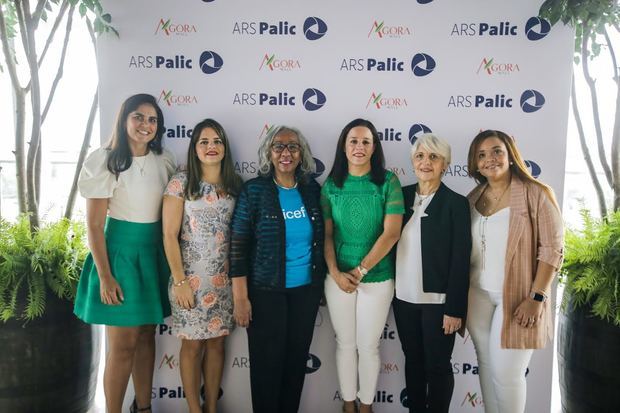 Ellis Pérez, Natacha Quiterio, Cándida Gil, Doris Alburquerque, Elena Conti y Perla Silié.