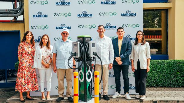 MARDOM y Evergo inauguran la primera estación de carga para vehículos eléctricos