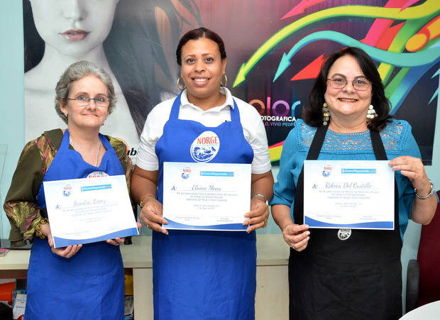  Sandra E. López , Elaine Mena y  Rebeca del Castillo, ganadoras.