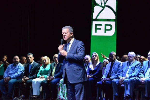 El presidente de Fuerza del Pueblo, FP, Leonel Fernández, acusó este lunes al Gobierno de dilapidar los recursos.