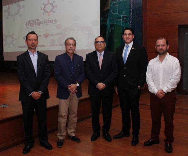 Luis Fernando Martínez, Wil Lajara,José Antonio Segebre, embajador de Colombia,Enmanuel Tejeda y Carlos E. Angulo