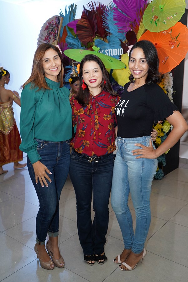 Luz Leonor, Asami Tateyama y Daritza Reyes.