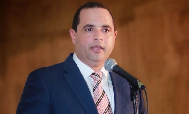 delegado político del Partido Fuerza del Pueblo ante la JCE, Manuel Crespo.