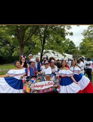 Comparsa quisqueyana conquista a miles en el carnaval de Edimburgo con merengue y bachata