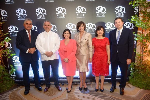 Fausto Fernández, Roberto Henríquez, Viviana Riveiro, Thelma Martínez, Fabeth Martínez y Andrés Marranzini.