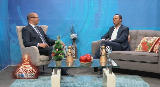 Gerente general de Edesur Dominicana, ingeniero Milton Morrison entrevistado por el periodista Federico Méndez.