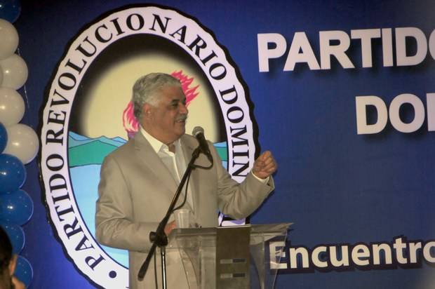 Miguel Vargas Maldonado encabezando la segunda reunión de orientación a la dirigencia sobre los planes de recomposición del PRD.