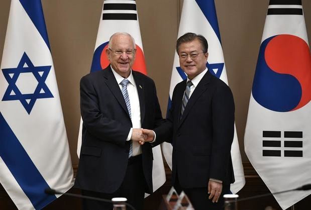 Reuvén Rivlin con el presidente de Corea del Sur Moon Jae-in.