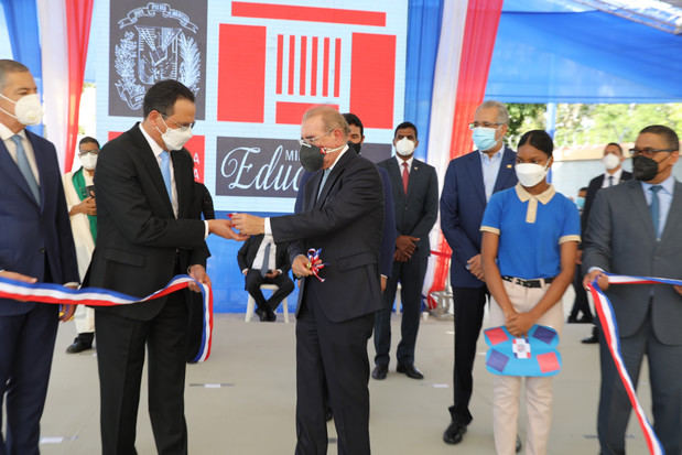Acto inaugural encabezado por el presidente Danilo Medina por la entrega de manera simultánea, de 25 centros educativos y tres estancias infantiles en la región Sur.