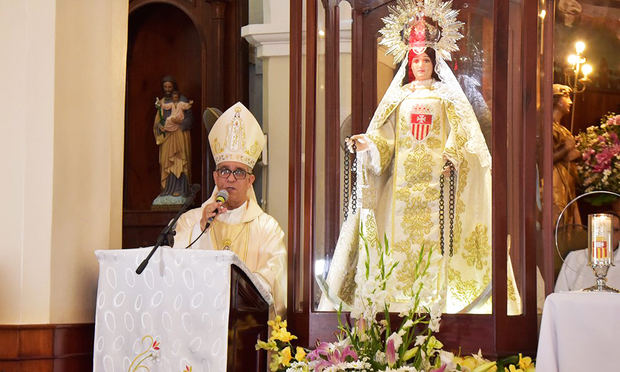 Obispo de la diócesis de La Vega, Héctor Rafael Rodríguez, en la homilía que pronunció en la iglesia del Santo Cerro con motivo de celebrarse ayer el Día de la Virgen de las Mercedes.