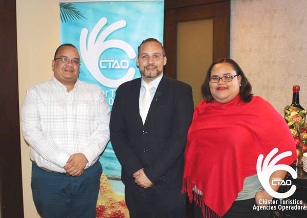 Omar Rivera (en el centro), director general CTAO 