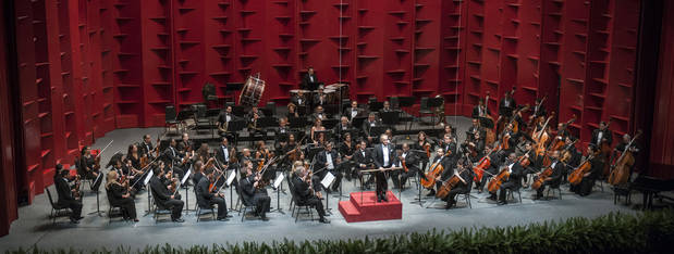 Orquesta Sinfónica Nacional dirigida por el maestro José Antonio Molina.