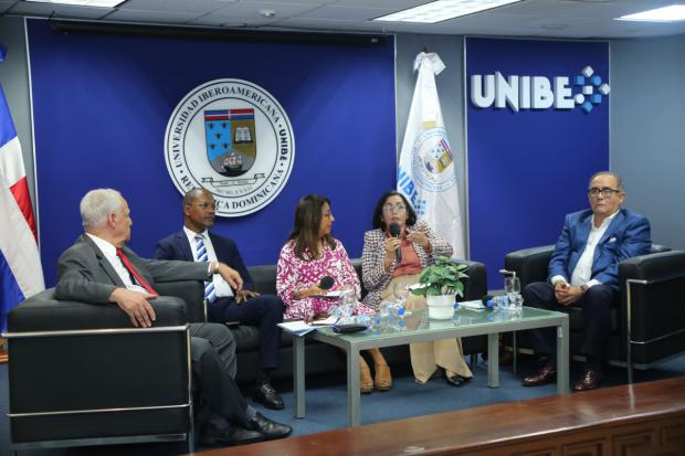 Unibe realiza panel de expertos “Reflexiones sobre el Código Penal”