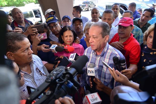 Aspirante presidencial por el Partido de la Liberación Dominicana, PLD, Reinaldo Pared Pérez  que sería “una mezquindad” que el Comité Central de esa organización no refrende la precandidatura de Fernández.