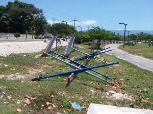 Senador Eddy Mateo denuncia abandono del Parque Litoral María Montez