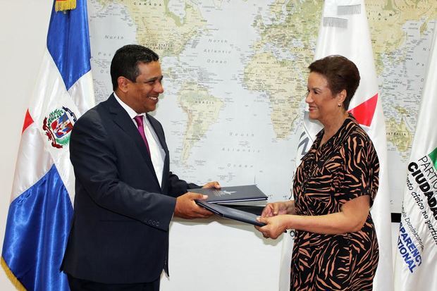Participación Ciudadana, PC y el Instituto Nacional de Migración de la República Dominicana, INM RD, firmaron un convenio con la finalidad de desarrollar proyectos conjuntos.