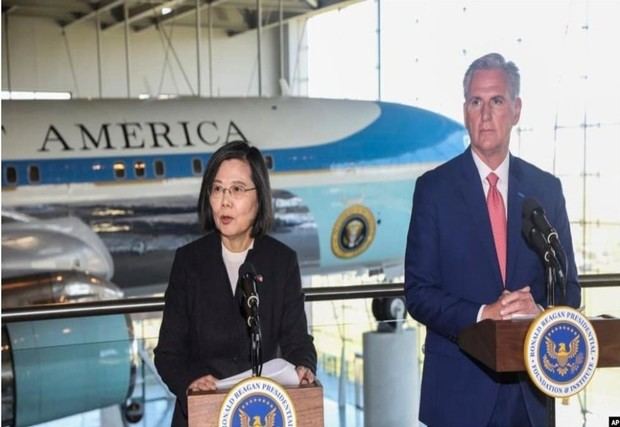 Presidente de la Cámara de Representantes, Kevin McCarhy, y la presidenta de Taiwán, Tsai Ing-Wen.