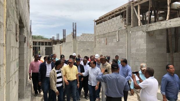 Recorrido del presidente Danilo Medina donde supervisó los avances de la construcción del Hospital San Bartolomé de Neiba, provincia Bahoruco.
