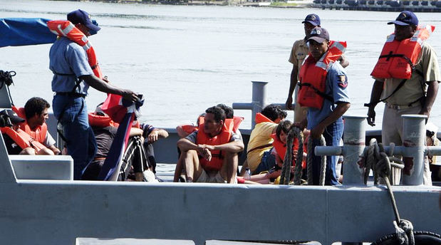 Rescatan a 23 inmigrantes dominicanos varados en estrecho puertorriqueño.