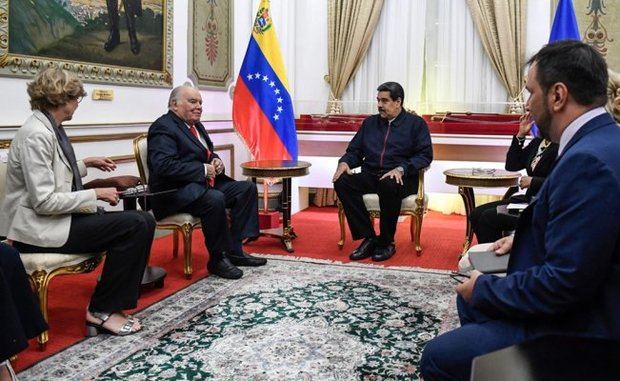El presidente Nicolás Maduro y Enrique Iglesias, asesor de la Unión Europea como parte de las iniciativas del bloque europeo para resolver el conflicto político en Venezuela.