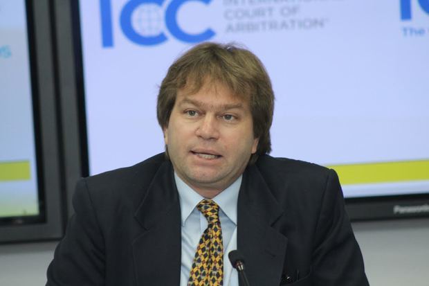 Ricardo Koenig, presidente del bufete directivo CRC.