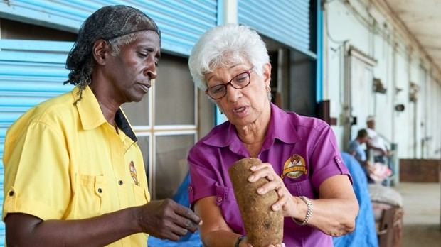 Rita Hilton inició su compañía de procesamiento de alimentos en Jamaica hace 30 años. 