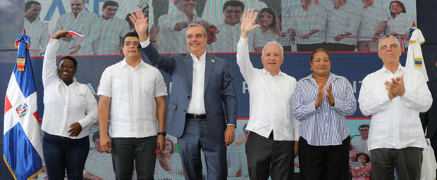 Presidente Abinader inaugura saneamiento cañada Cachón Oeste en Santo Domingo Este.