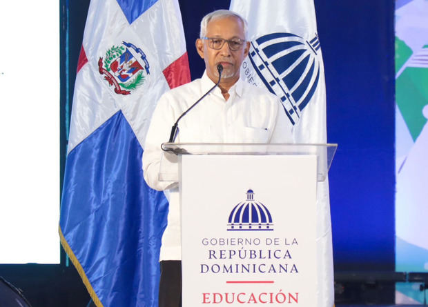 Ministro de Educación, Ángel Hernández.