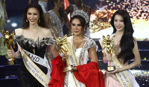 La trans peruana Catalina Marsano es coronada como Miss Reina Internacional en Tailandia