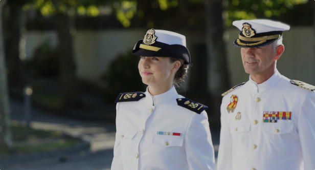 La princesa Leonor comienza 'con gran ilusión' su nueva etapa de formación castrense