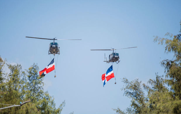 Helicópteros formaron parte del desfile militar.  
