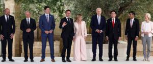 Cena en un castillo y banderas en paracaídas, los líderes del G7 se relajan en Italia