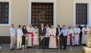 Presidente Abinader y el ministro Collado entregan a la iglesia remozado el museo de la Catedral.