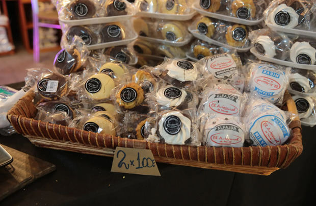 Fotografía que muestra alfajores durante la segunda Feria Internacional del Alfajor en Fray Bentos (Uruguay).