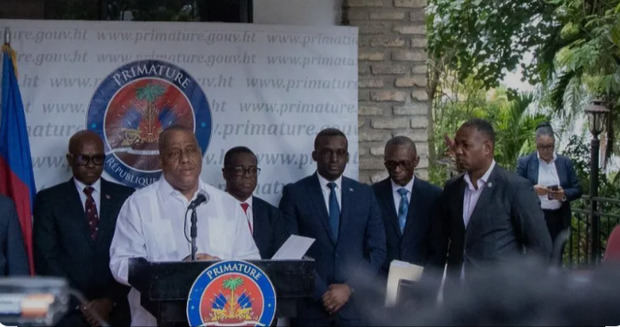 Fotografía de archivo en la que aparece el primer ministro de Haití, Garry Conille, junto a miembros del Consejo Presidencial de Transición.