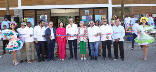 Presidente Abinader inaugura Plaza del Café y el Festival de Las Flores en Jarabacoa.