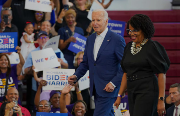 Biden vuelve a la campaña y se atrinchera en la candidatura: No me voy a ir a ningún lado