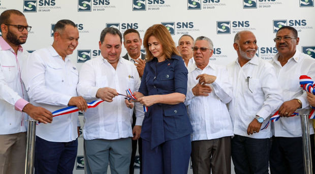 Vicepresidenta Raquel Peña encabeza inauguración de centro hospitalario.