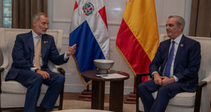 El rey de España, Felipe VI, llega a Santo Domingo para la investidura de Abinader