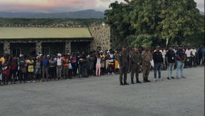 La Dirección de Migración deporta a 324 haitianos indocumentados 
 