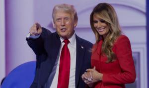 El libro de Melania Trump saldrá a la venta en octubre, un mes antes de las elecciones